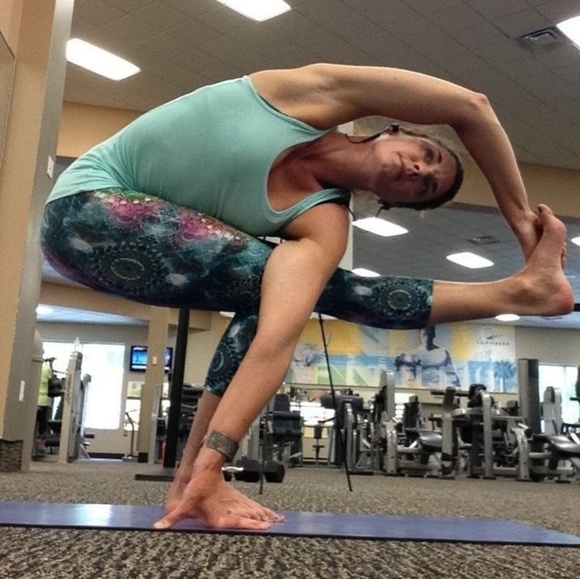 CLEARANCE FLEX Crystal Galaxy Yoga Capris - S - Picture 2 of 7